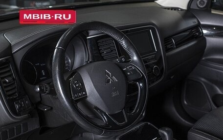 Mitsubishi Outlander III рестайлинг 3, 2019 год, 2 309 300 рублей, 3 фотография