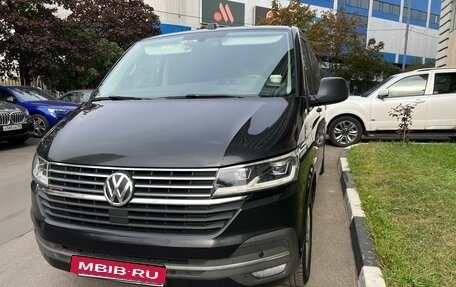 Volkswagen Multivan T6 рестайлинг, 2021 год, 6 150 000 рублей, 2 фотография