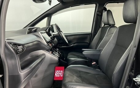 Toyota Noah III, 2018 год, 2 698 000 рублей, 4 фотография