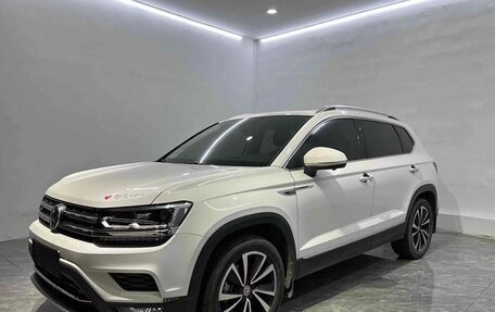 Volkswagen Tiguan II, 2020 год, 2 200 000 рублей, 1 фотография