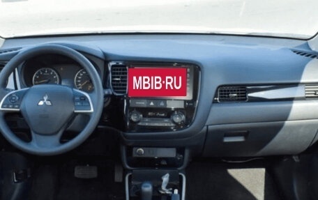 Mitsubishi Outlander III рестайлинг 3, 2022 год, 2 650 000 рублей, 6 фотография