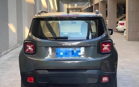 Jeep Renegade I рестайлинг, 2021 год, 1 640 000 рублей, 6 фотография