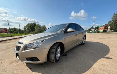 Chevrolet Cruze II, 2010 год, 635 000 рублей, 3 фотография