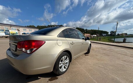 Chevrolet Cruze II, 2010 год, 635 000 рублей, 4 фотография