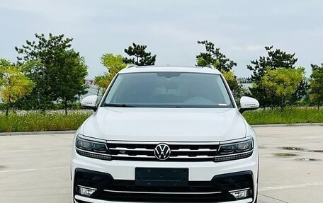 Volkswagen Tiguan II, 2021 год, 2 720 000 рублей, 2 фотография