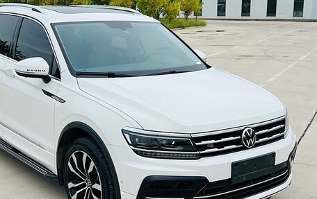 Volkswagen Tiguan II, 2021 год, 2 720 000 рублей, 3 фотография