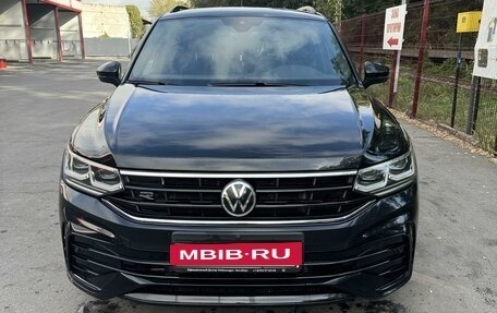 Volkswagen Tiguan II, 2021 год, 3 600 000 рублей, 3 фотография