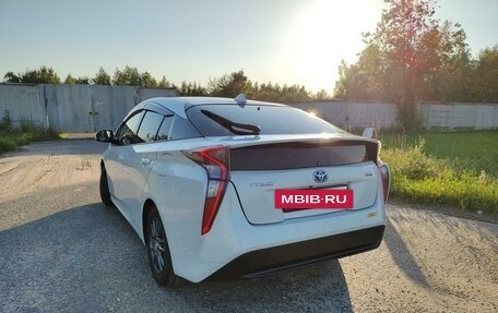 Toyota Prius IV XW50, 2017 год, 2 000 000 рублей, 6 фотография