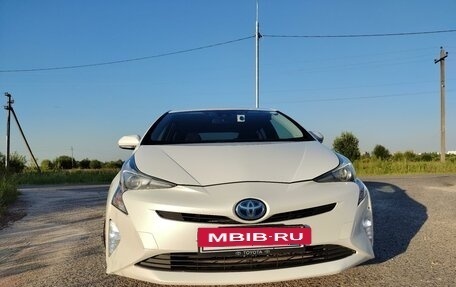 Toyota Prius IV XW50, 2017 год, 2 000 000 рублей, 7 фотография