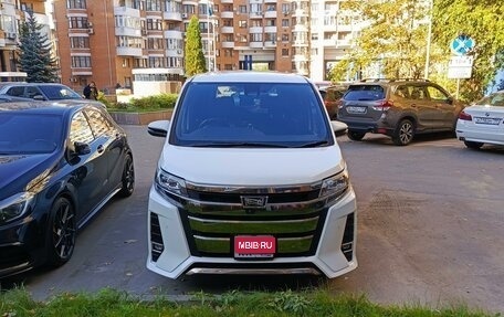 Toyota Noah III, 2019 год, 2 900 000 рублей, 1 фотография