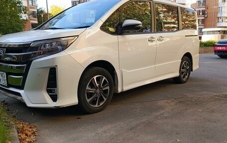 Toyota Noah III, 2019 год, 2 900 000 рублей, 2 фотография