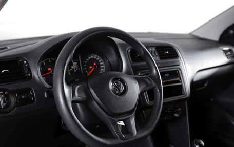 Volkswagen Polo VI (EU Market), 2015 год, 850 000 рублей, 4 фотография