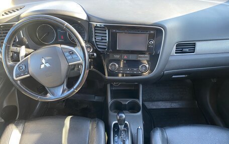 Mitsubishi Outlander III рестайлинг 3, 2013 год, 1 400 000 рублей, 10 фотография