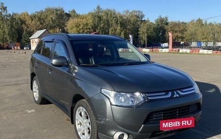 Mitsubishi Outlander III рестайлинг 3, 2013 год, 1 400 000 рублей, 3 фотография