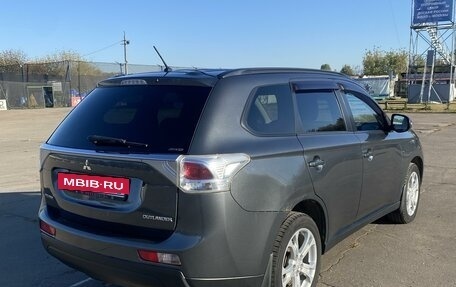 Mitsubishi Outlander III рестайлинг 3, 2013 год, 1 400 000 рублей, 14 фотография