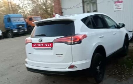 Toyota RAV4, 2017 год, 2 200 000 рублей, 6 фотография