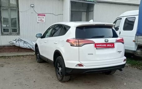 Toyota RAV4, 2017 год, 2 200 000 рублей, 4 фотография