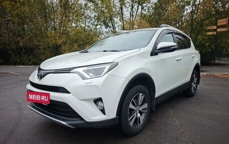 Toyota RAV4, 2017 год, 2 550 000 рублей, 6 фотография