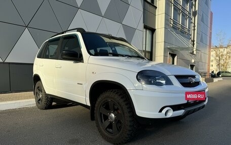 Chevrolet Niva I рестайлинг, 2017 год, 929 000 рублей, 2 фотография