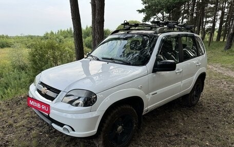 Chevrolet Niva I рестайлинг, 2017 год, 929 000 рублей, 21 фотография