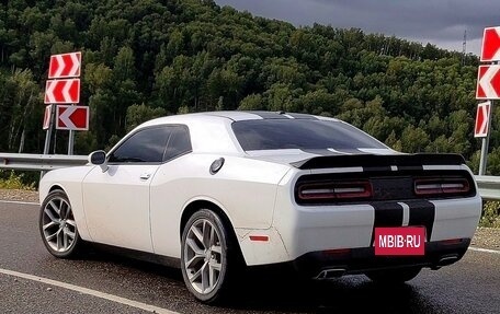 Dodge Challenger III рестайлинг 2, 2020 год, 4 200 000 рублей, 7 фотография