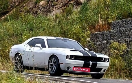 Dodge Challenger III рестайлинг 2, 2020 год, 4 200 000 рублей, 3 фотография