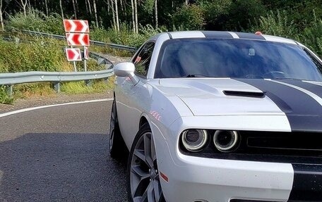 Dodge Challenger III рестайлинг 2, 2020 год, 4 200 000 рублей, 6 фотография