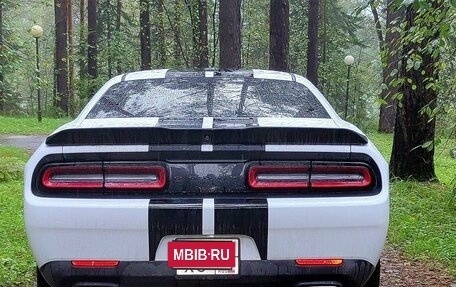 Dodge Challenger III рестайлинг 2, 2020 год, 4 200 000 рублей, 18 фотография