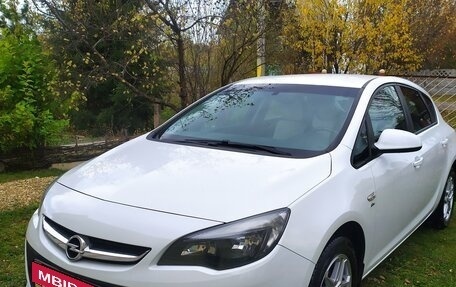 Opel Astra J, 2013 год, 1 290 000 рублей, 4 фотография