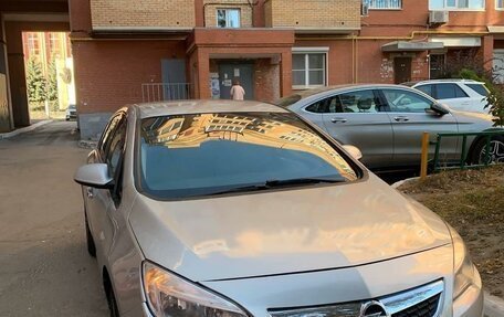 Opel Astra J, 2010 год, 700 000 рублей, 2 фотография