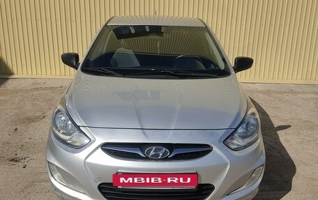 Hyundai Solaris II рестайлинг, 2011 год, 815 000 рублей, 2 фотография