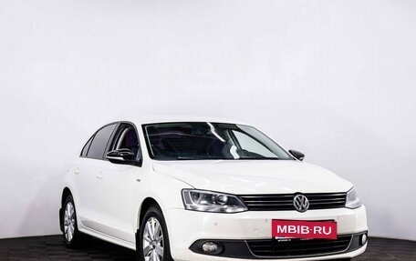 Volkswagen Jetta VI, 2013 год, 899 000 рублей, 3 фотография