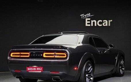 Dodge Challenger III рестайлинг 2, 2021 год, 13 330 222 рублей, 2 фотография