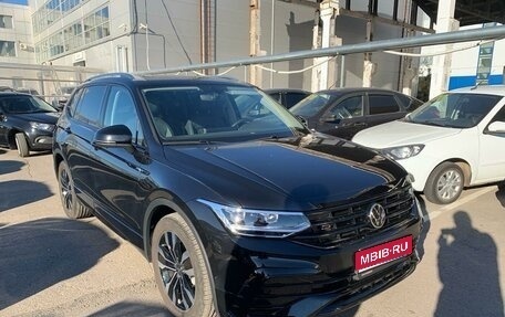 Volkswagen Tiguan II, 2023 год, 5 700 000 рублей, 1 фотография