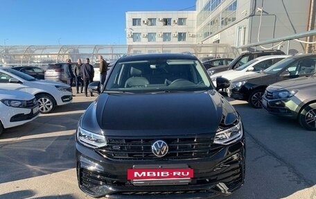 Volkswagen Tiguan II, 2023 год, 5 700 000 рублей, 2 фотография