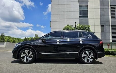 Volkswagen Tiguan II, 2023 год, 4 465 000 рублей, 8 фотография