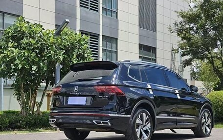 Volkswagen Tiguan II, 2023 год, 4 465 000 рублей, 3 фотография