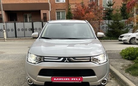 Mitsubishi Outlander III рестайлинг 3, 2013 год, 1 699 000 рублей, 13 фотография