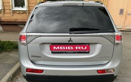 Mitsubishi Outlander III рестайлинг 3, 2013 год, 1 699 000 рублей, 9 фотография