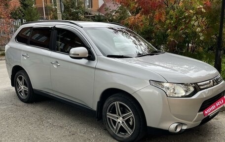 Mitsubishi Outlander III рестайлинг 3, 2013 год, 1 699 000 рублей, 12 фотография