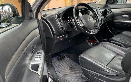 Mitsubishi Outlander III рестайлинг 3, 2013 год, 1 699 000 рублей, 15 фотография