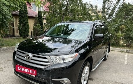 Toyota Highlander III, 2010 год, 2 200 000 рублей, 2 фотография