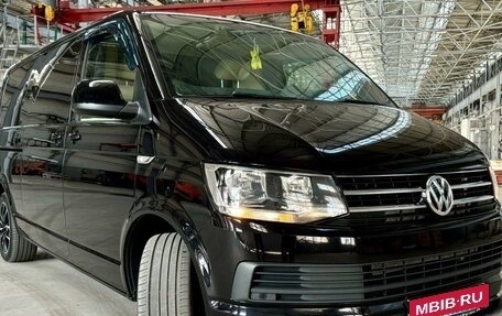 Volkswagen Multivan T6 рестайлинг, 2019 год, 6 750 000 рублей, 1 фотография