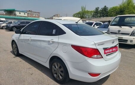 Hyundai Accent IV, 2018 год, 1 075 000 рублей, 8 фотография