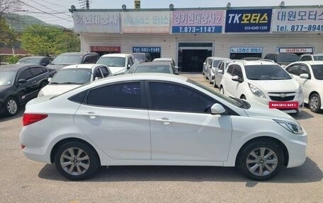 Hyundai Accent IV, 2018 год, 1 075 000 рублей, 4 фотография