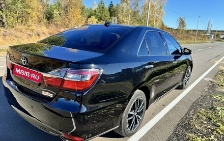 Toyota Camry, 2017 год, 2 300 000 рублей, 4 фотография