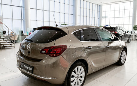 Opel Astra J, 2013 год, 900 000 рублей, 5 фотография