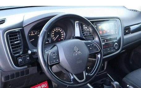 Mitsubishi Outlander III рестайлинг 3, 2018 год, 1 910 000 рублей, 6 фотография