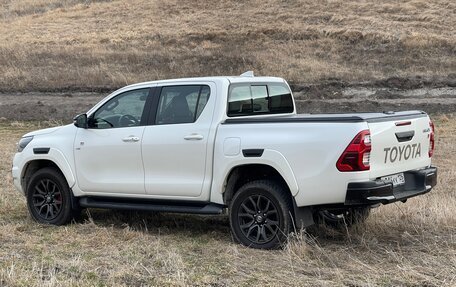 Toyota Hilux VIII, 2022 год, 6 500 000 рублей, 4 фотография