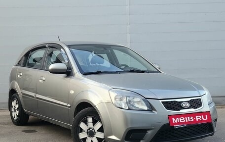 KIA Rio II, 2010 год, 735 000 рублей, 3 фотография